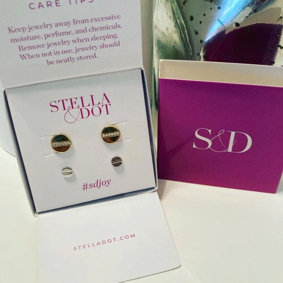 💧STELLA&DOT Hardware stud earring set - Picture 1 of 3